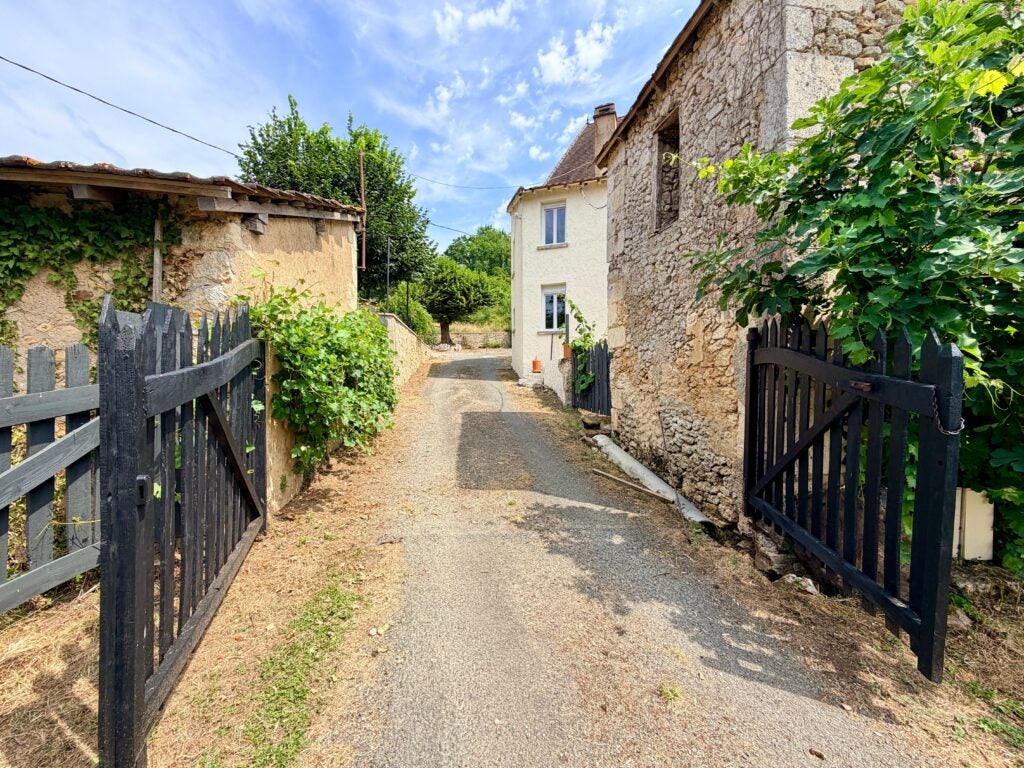 House Route du Bourg in Montagnac-la-Crempse