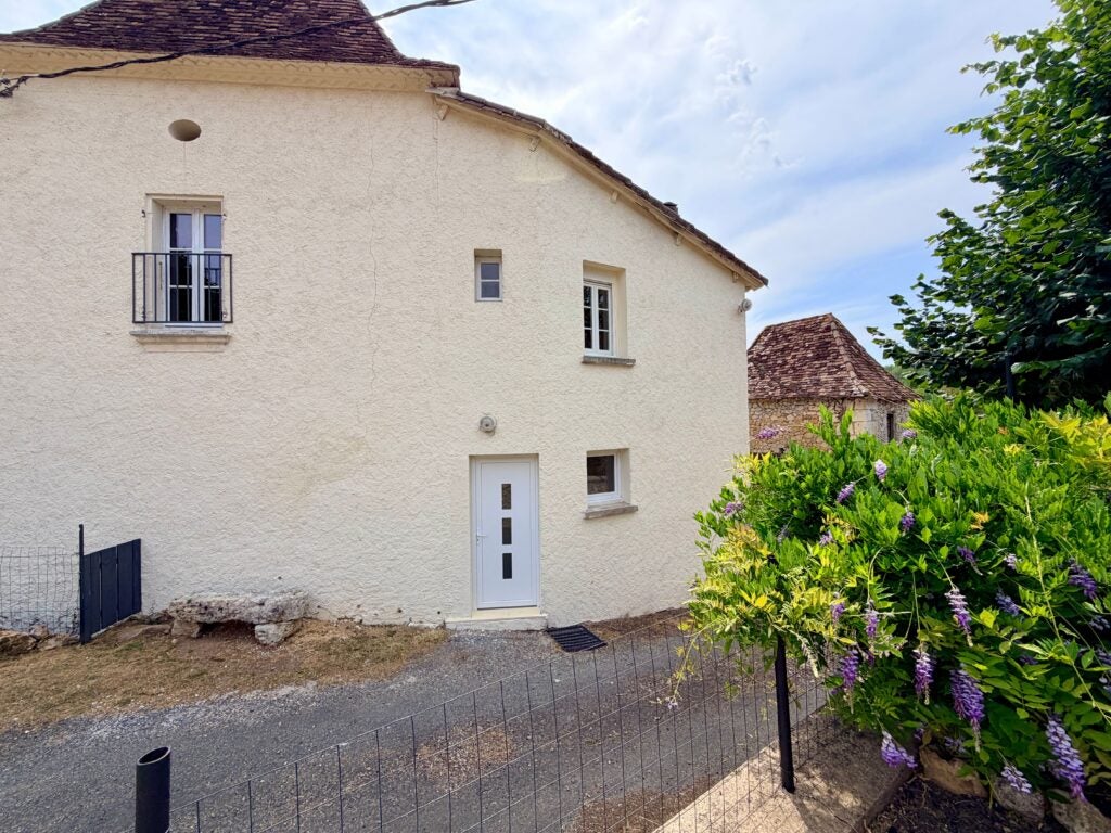 House Route du Bourg in Montagnac-la-Crempse