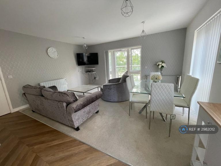 Room Frogmore Road in Dacorum