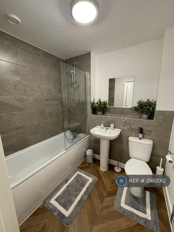 Room Frogmore Road in Dacorum