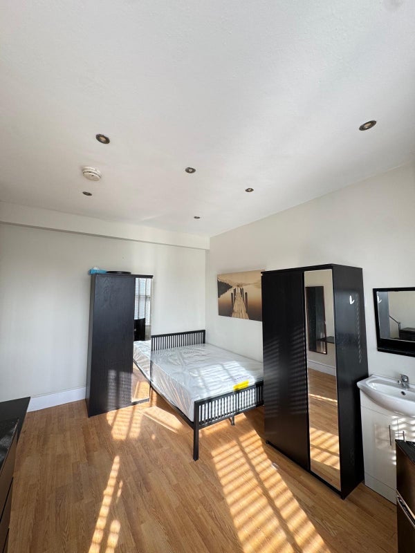 Room Church Hill in Greater London
