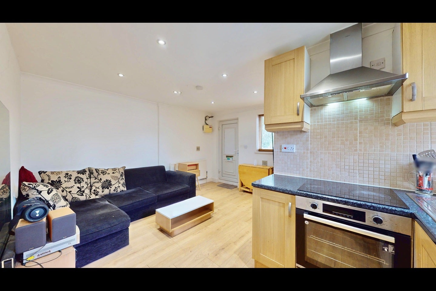 Flat Mountfield Road in Greater London