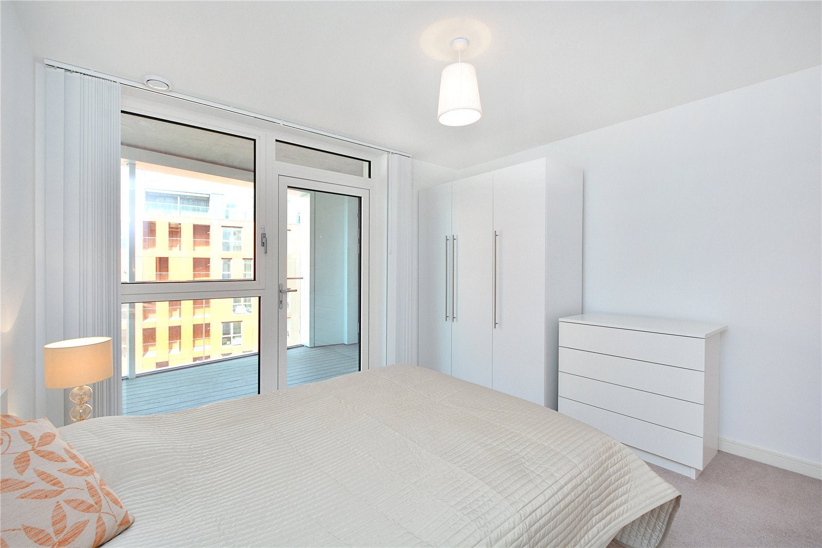 Flat Manilla Walk in Greater London