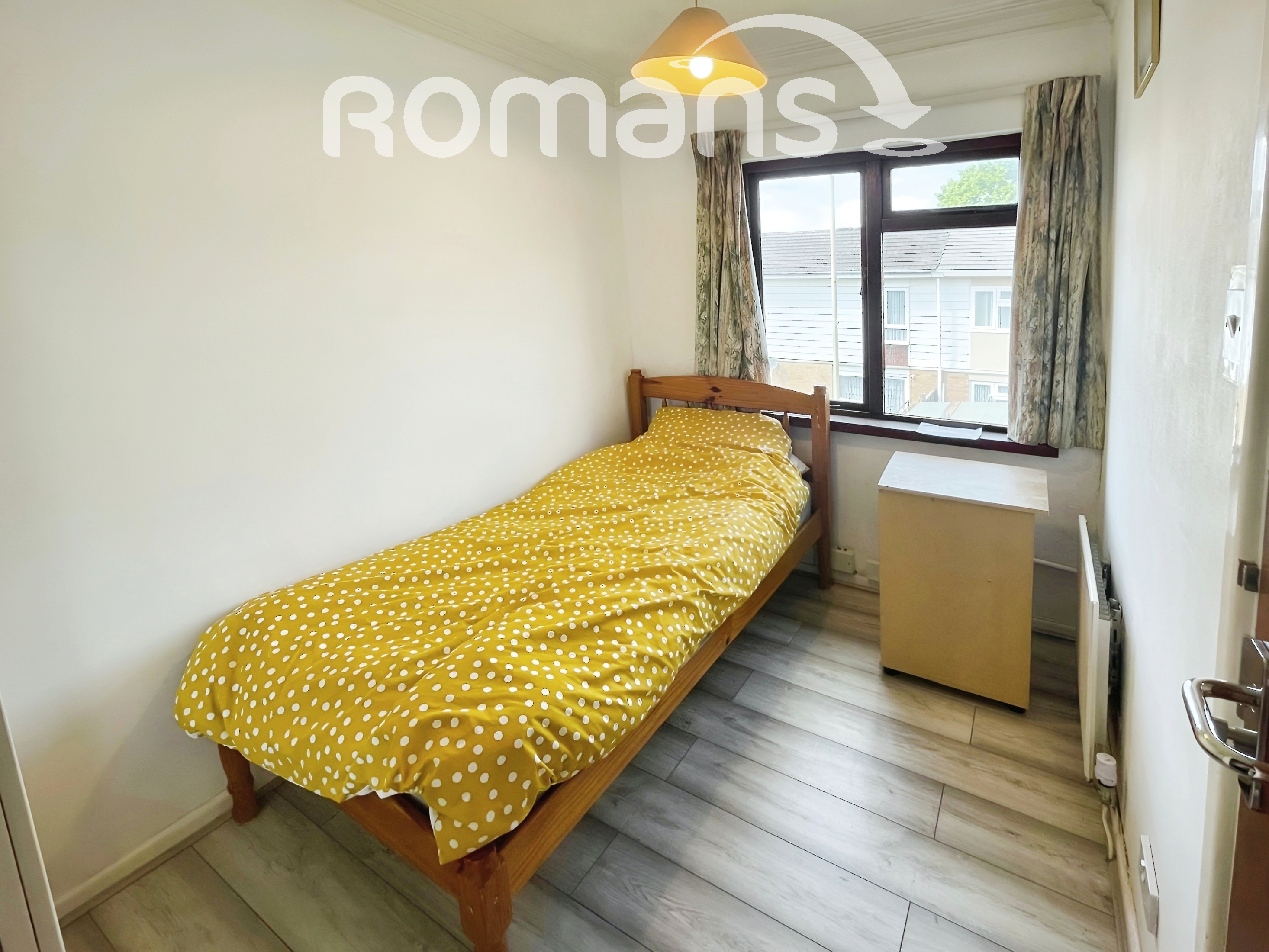 Room Fountains Close in Basingstoke and Deane