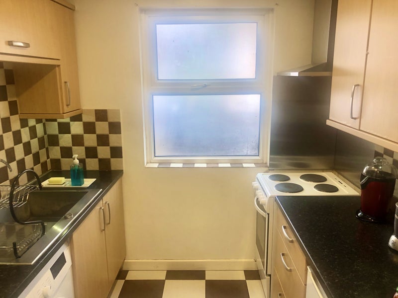 Room Bath Close in Greater London