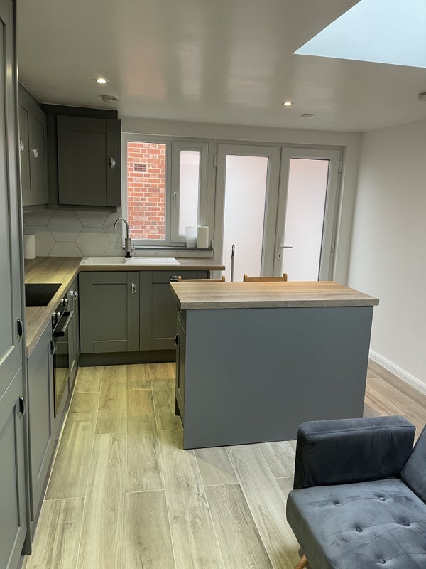 Flat Lester Avenue in Greater London