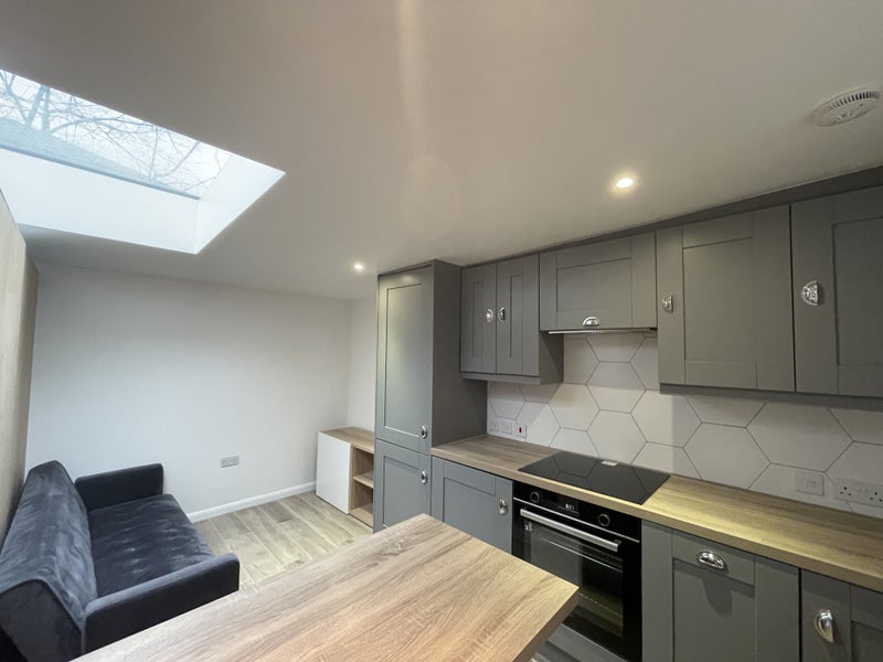Flat Lester Avenue in Greater London
