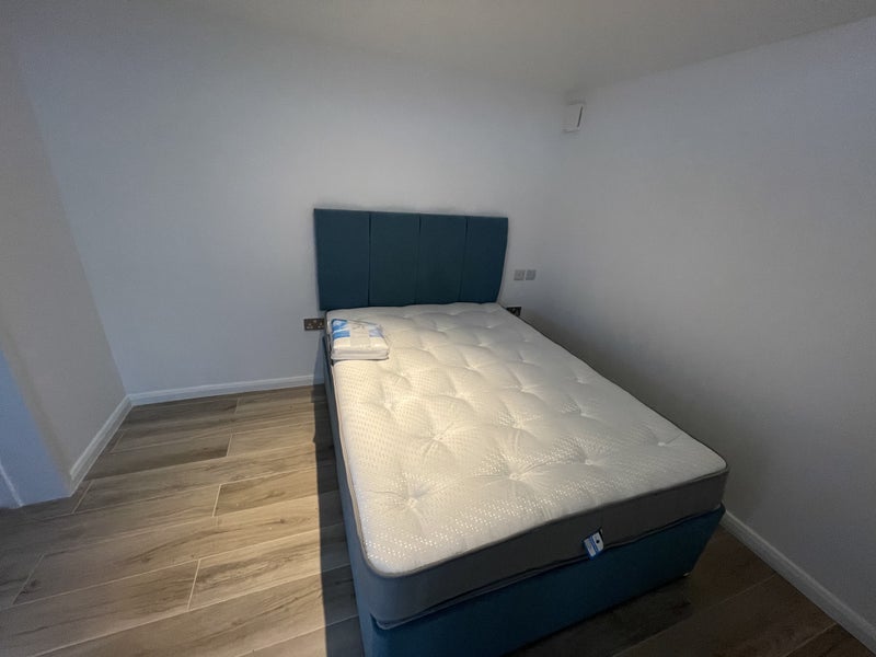 Flat Lester Avenue in Greater London