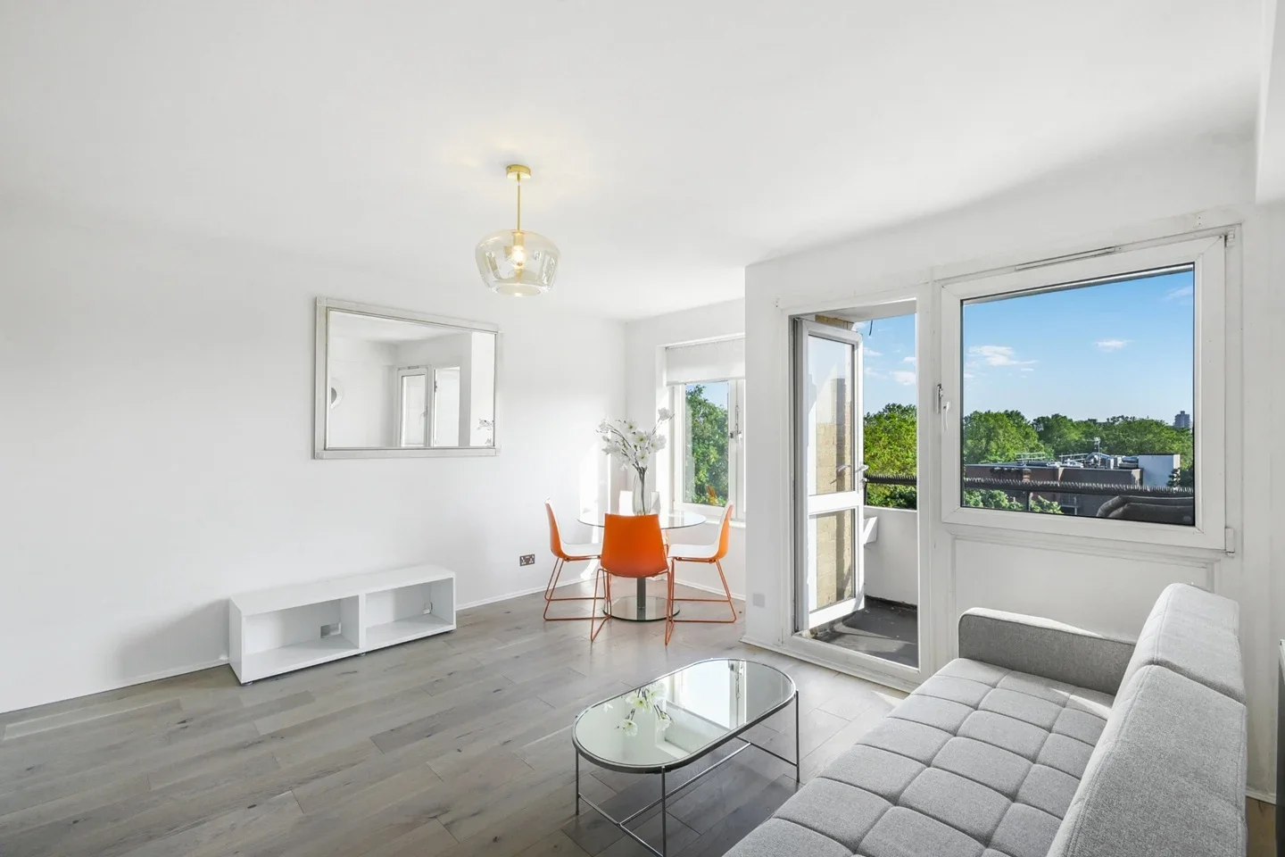 Flat Opal Street in Greater London