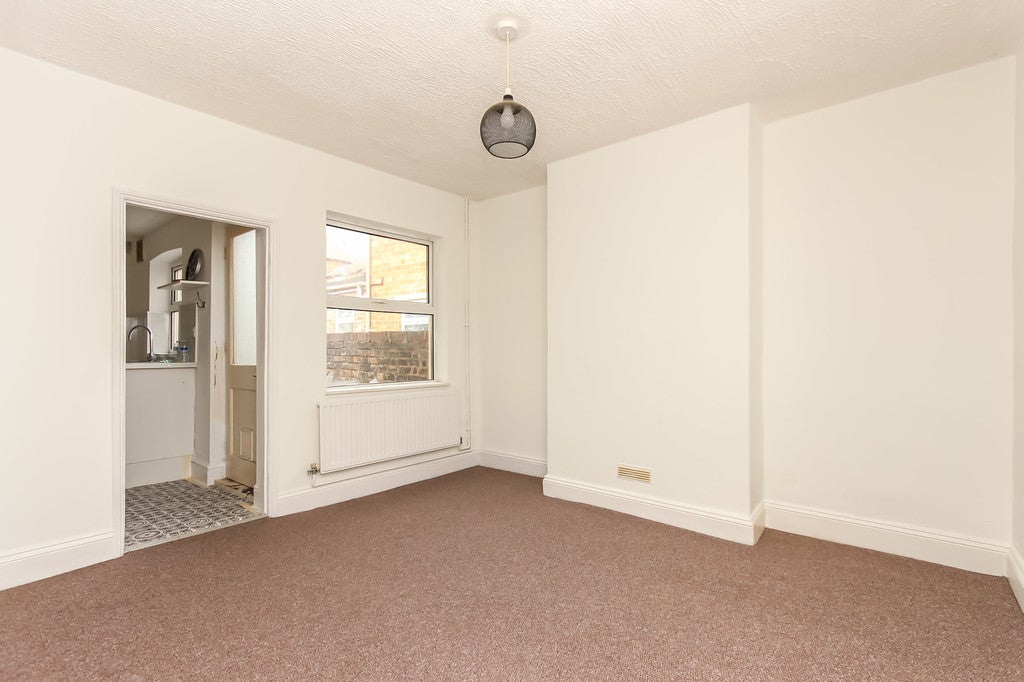 House Winstanley Road in Wellingborough