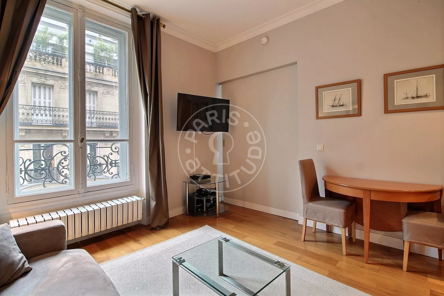 Appartement Rue de Berri à Paris