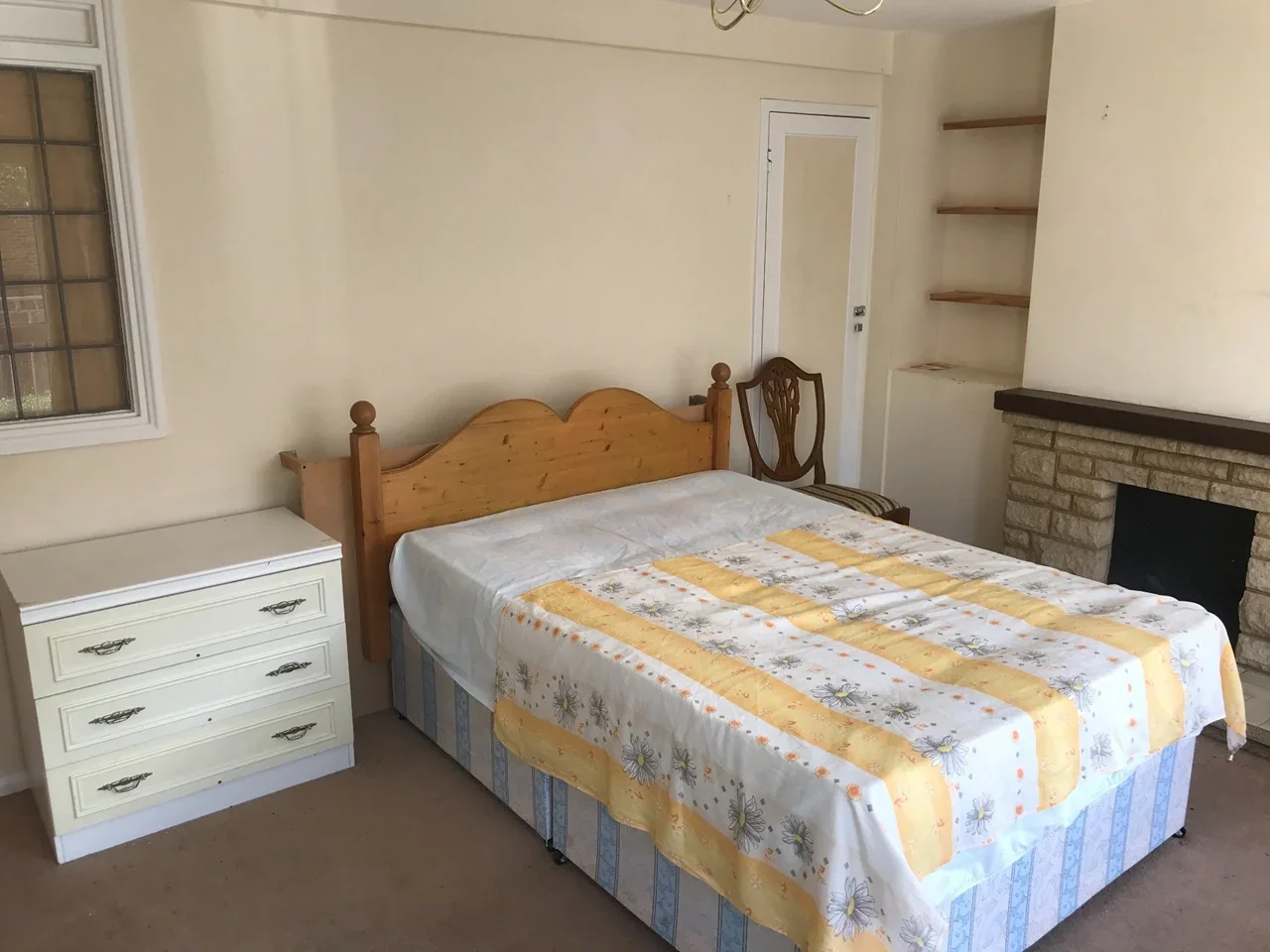 Room Denmark Gardens in Greater London