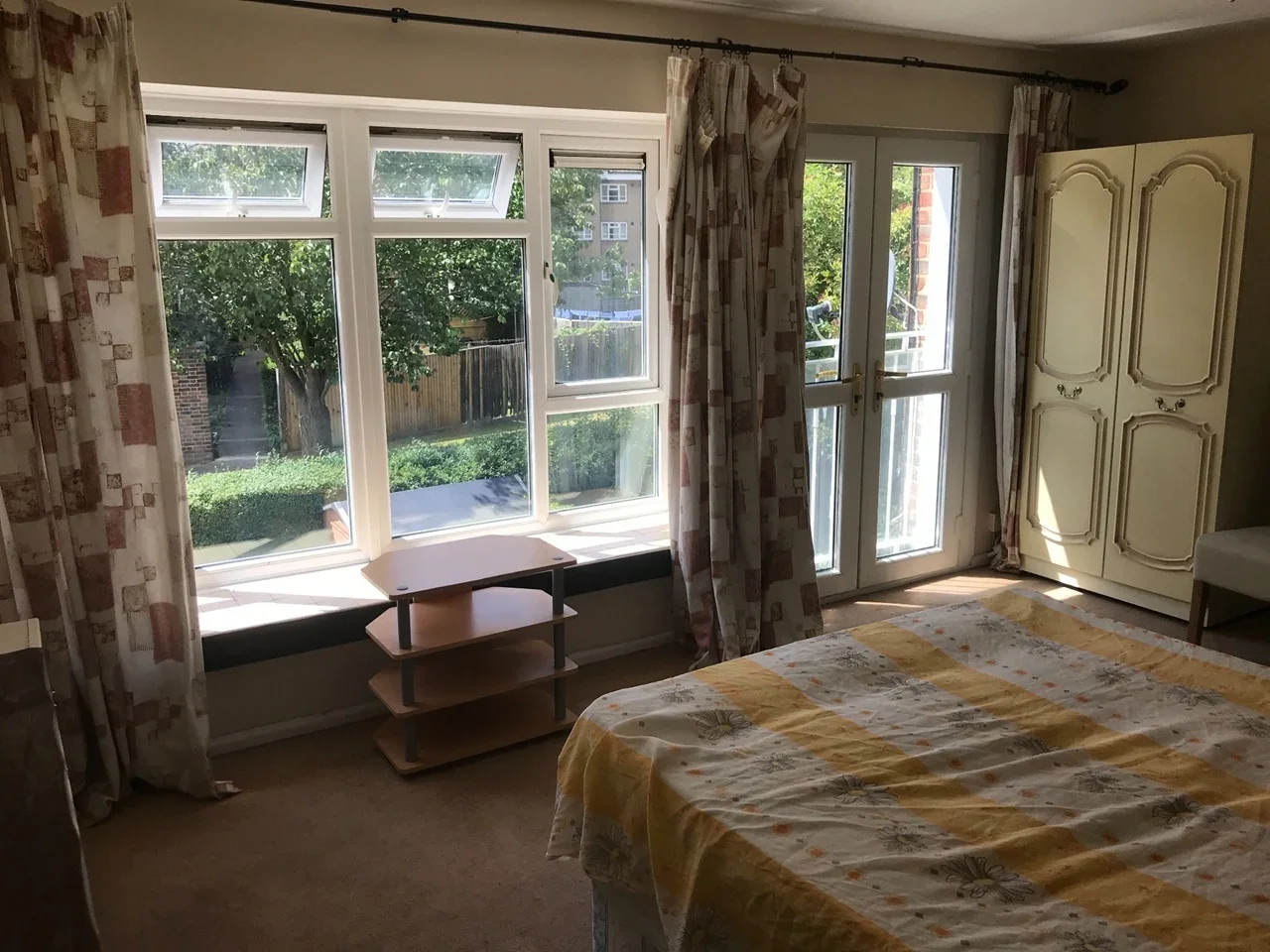 Room Denmark Gardens in Greater London