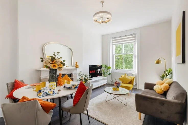 Flat Caradoc Close in City of Westminster