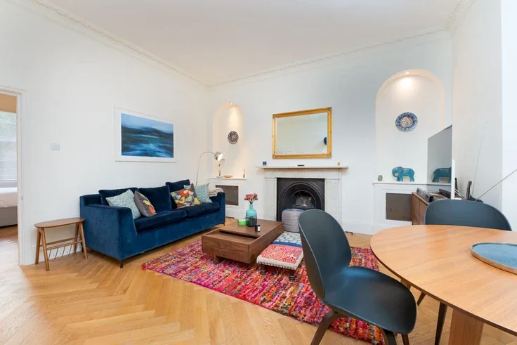 Flat Rosslyn Hill in Greater London