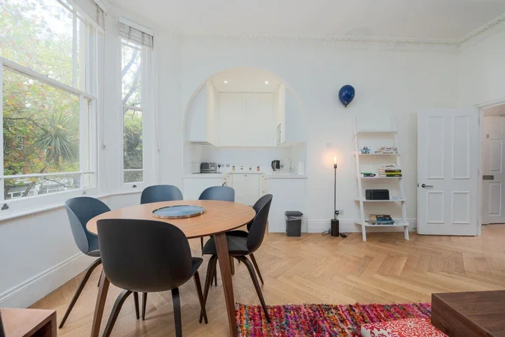 Flat Rosslyn Hill in Greater London