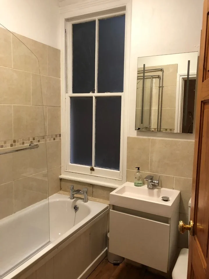 Flat Queenstown Road in Greater London