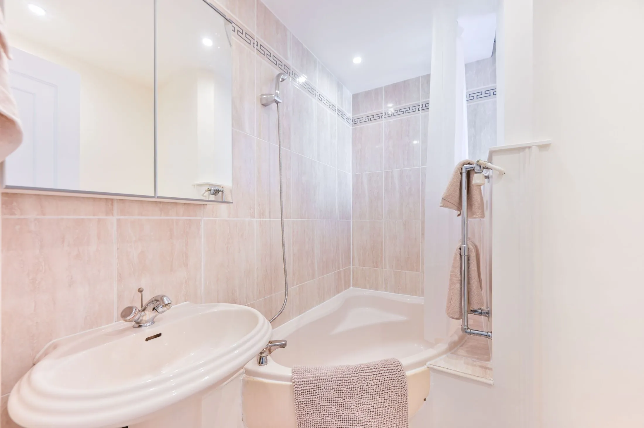 Flat Poplar Place in City of Westminster