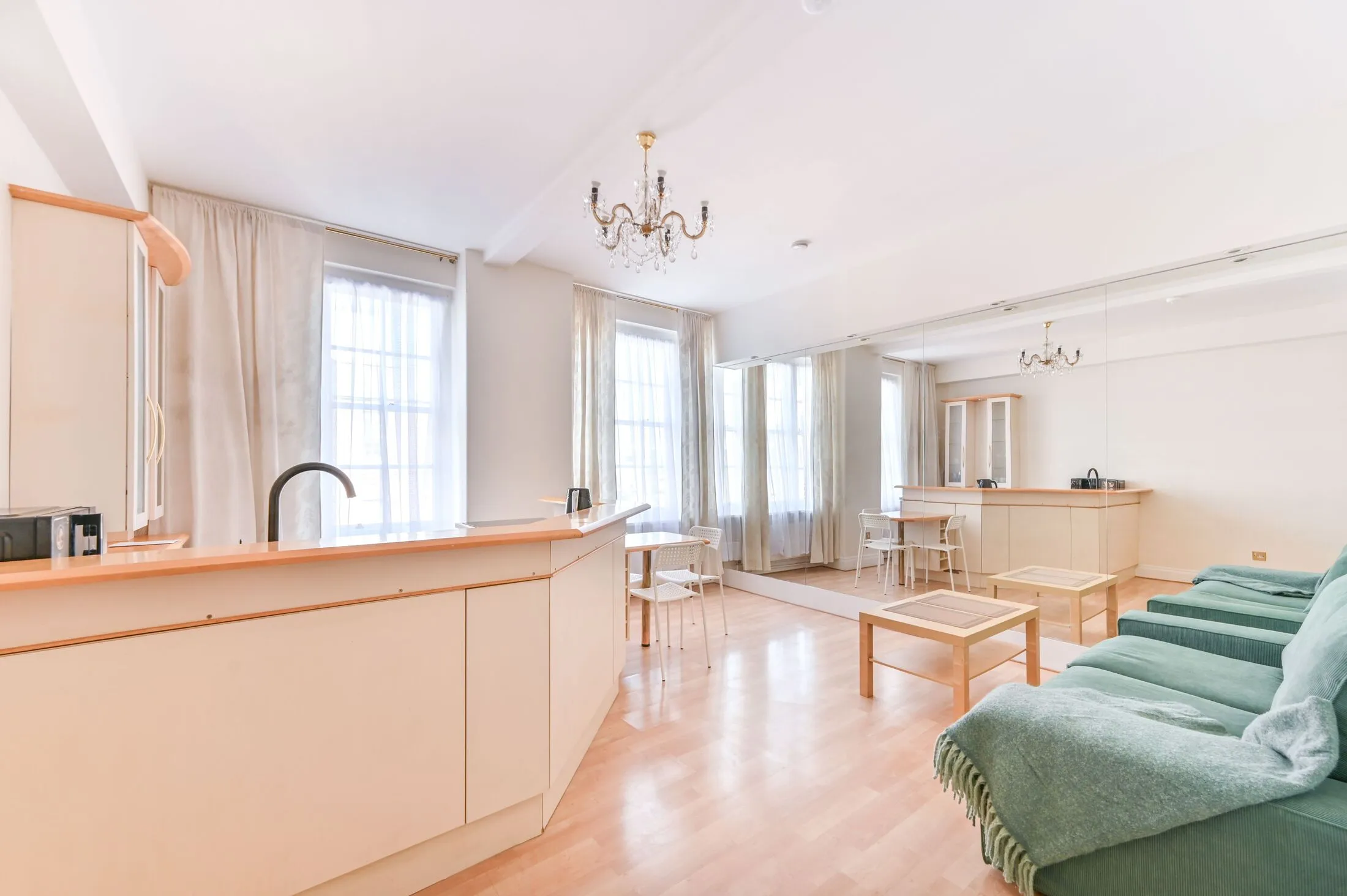 Flat Poplar Place in City of Westminster
