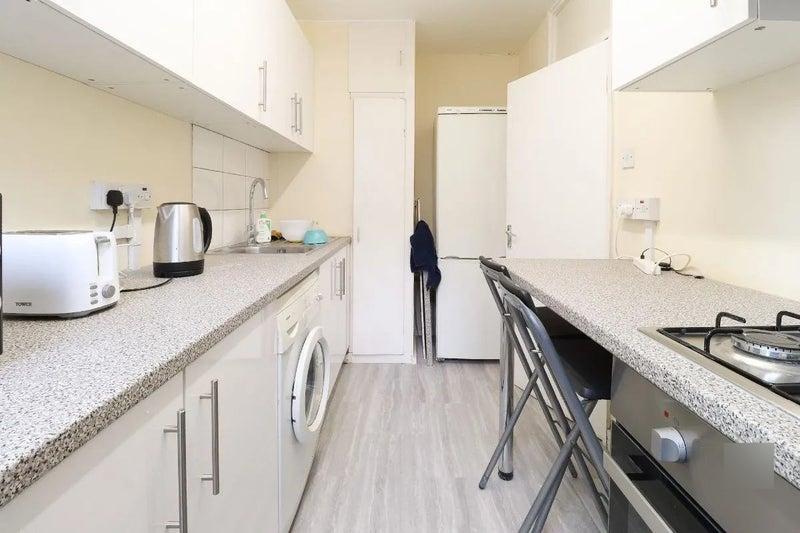 Flat Stanhope Street in Greater London