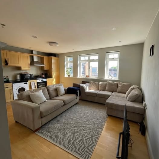 Room Long Lane in Greater London