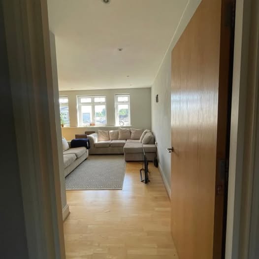 Room Long Lane in Greater London