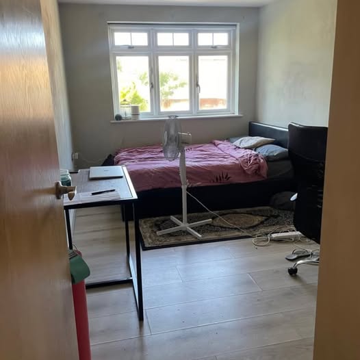 Room Long Lane in Greater London