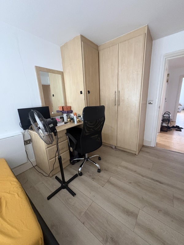 Room Long Lane in Greater London