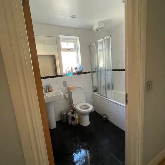Room Long Lane in Greater London