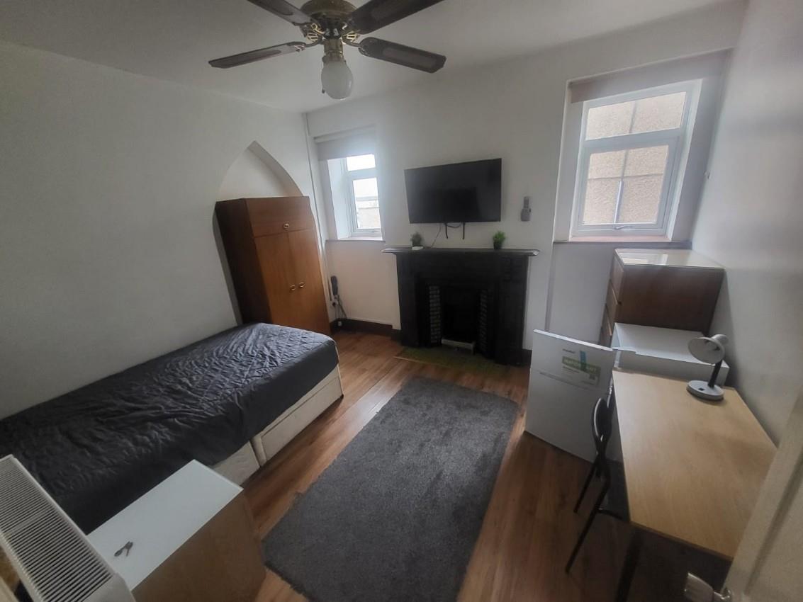 Room Minerva Street in Bridgend