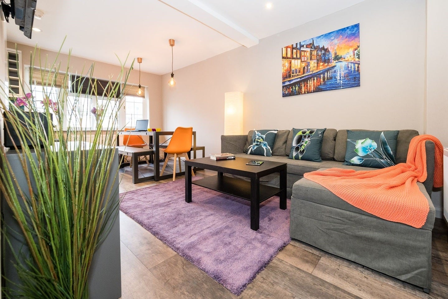 Room Ravenswood Road in Greater London