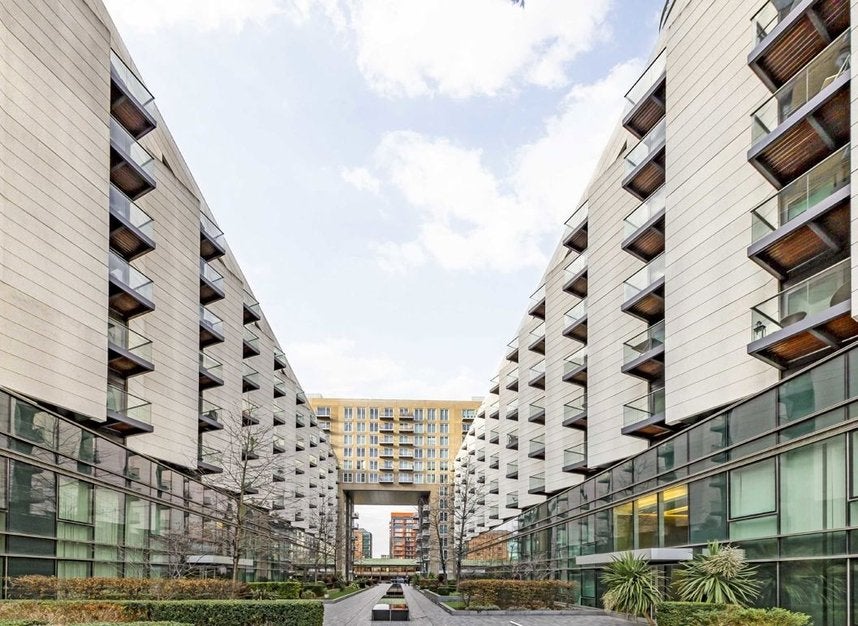 Flat Baltimore Wharf in Greater London
