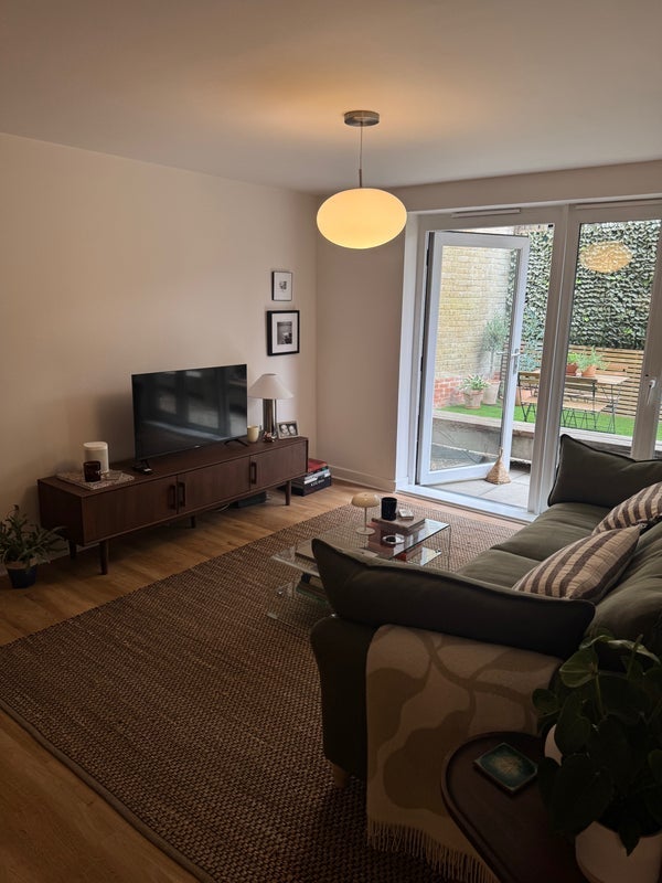 Room Shacklewell Lane in Greater London