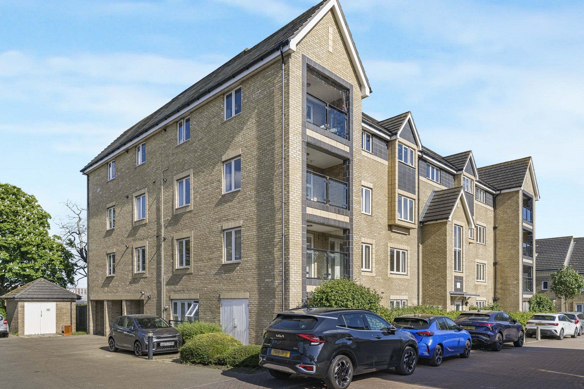 Flat Stone House Lane in Dartford