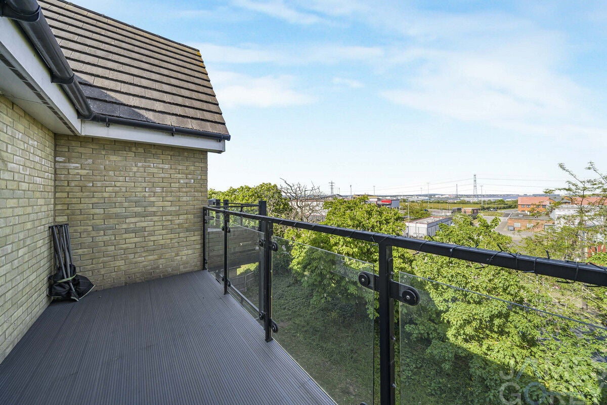 Flat Stone House Lane in Dartford