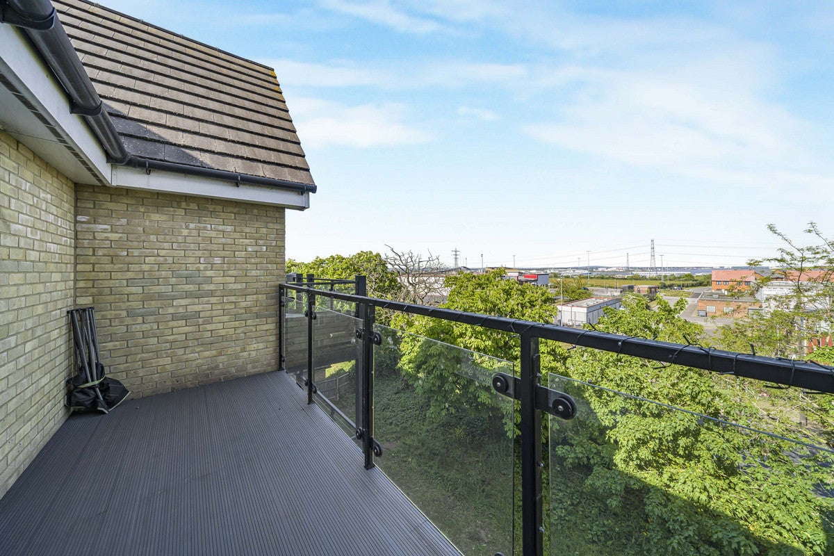 Flat Stone House Lane in Dartford