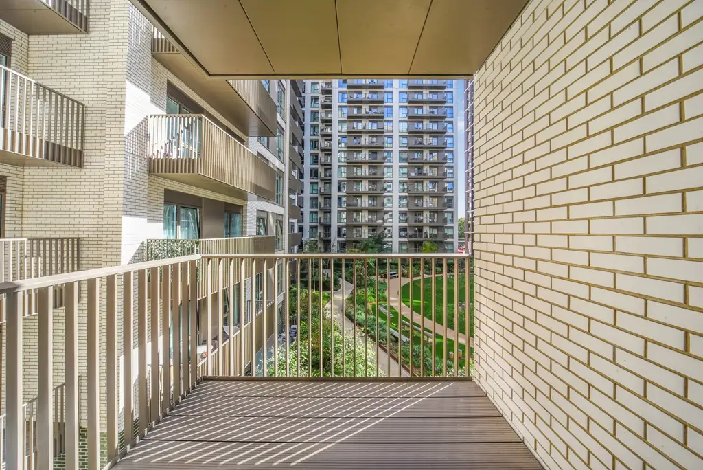 Flat Seagull Lane in Greater London