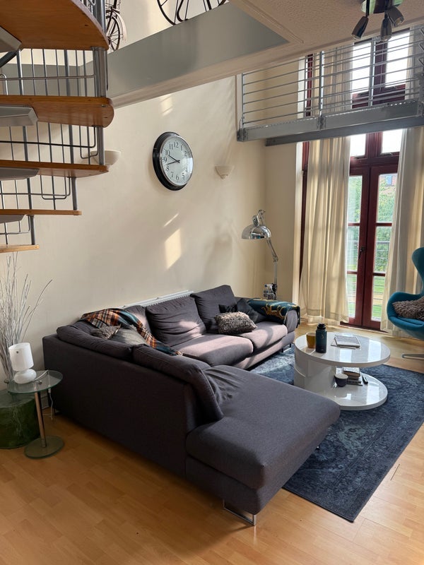 Room Errol Gardens in Glasgow