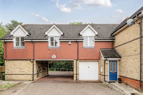 Flat Joseph Hardcastle Close in London