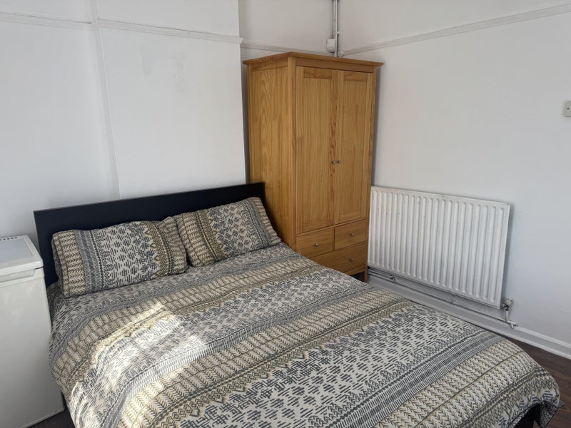 Room Dunfield Road in Greater London