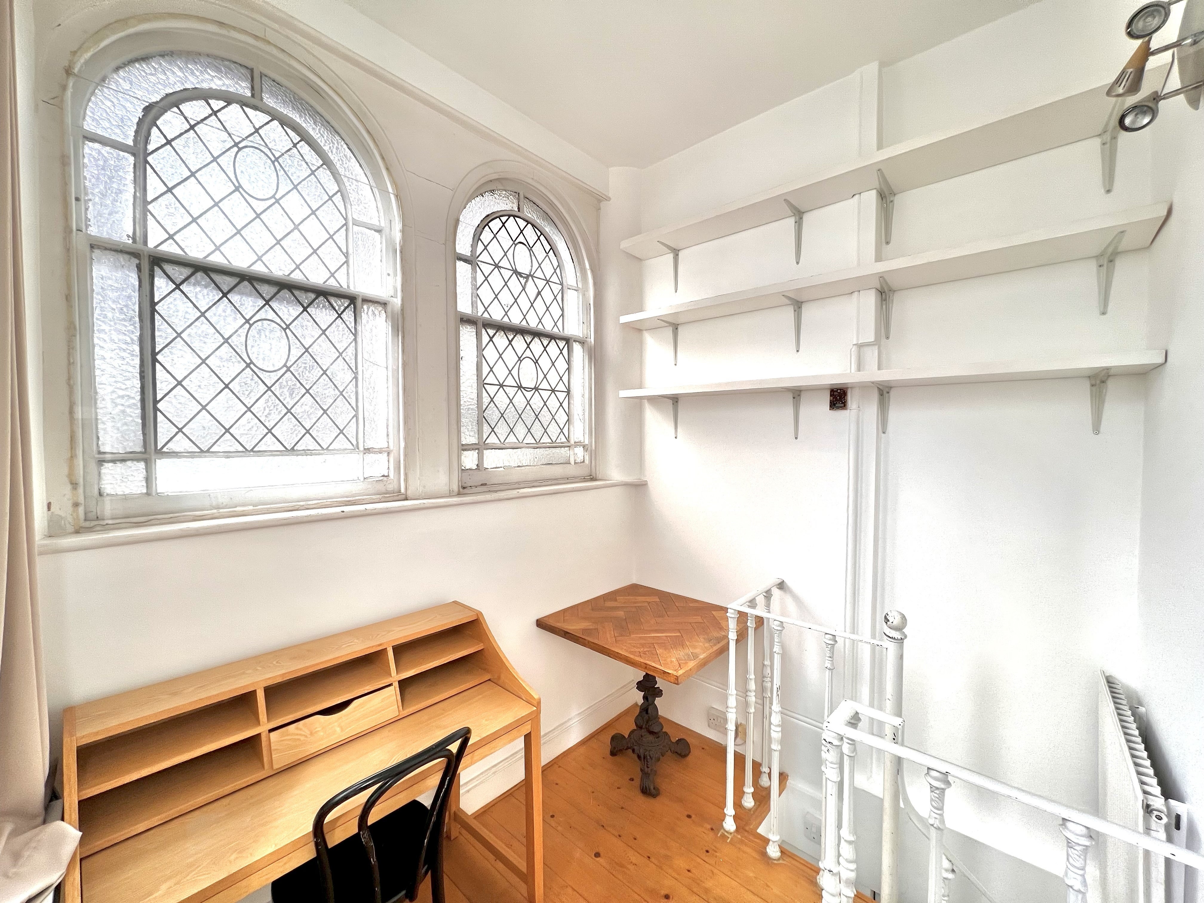 Flat Linden Gardens in Greater London