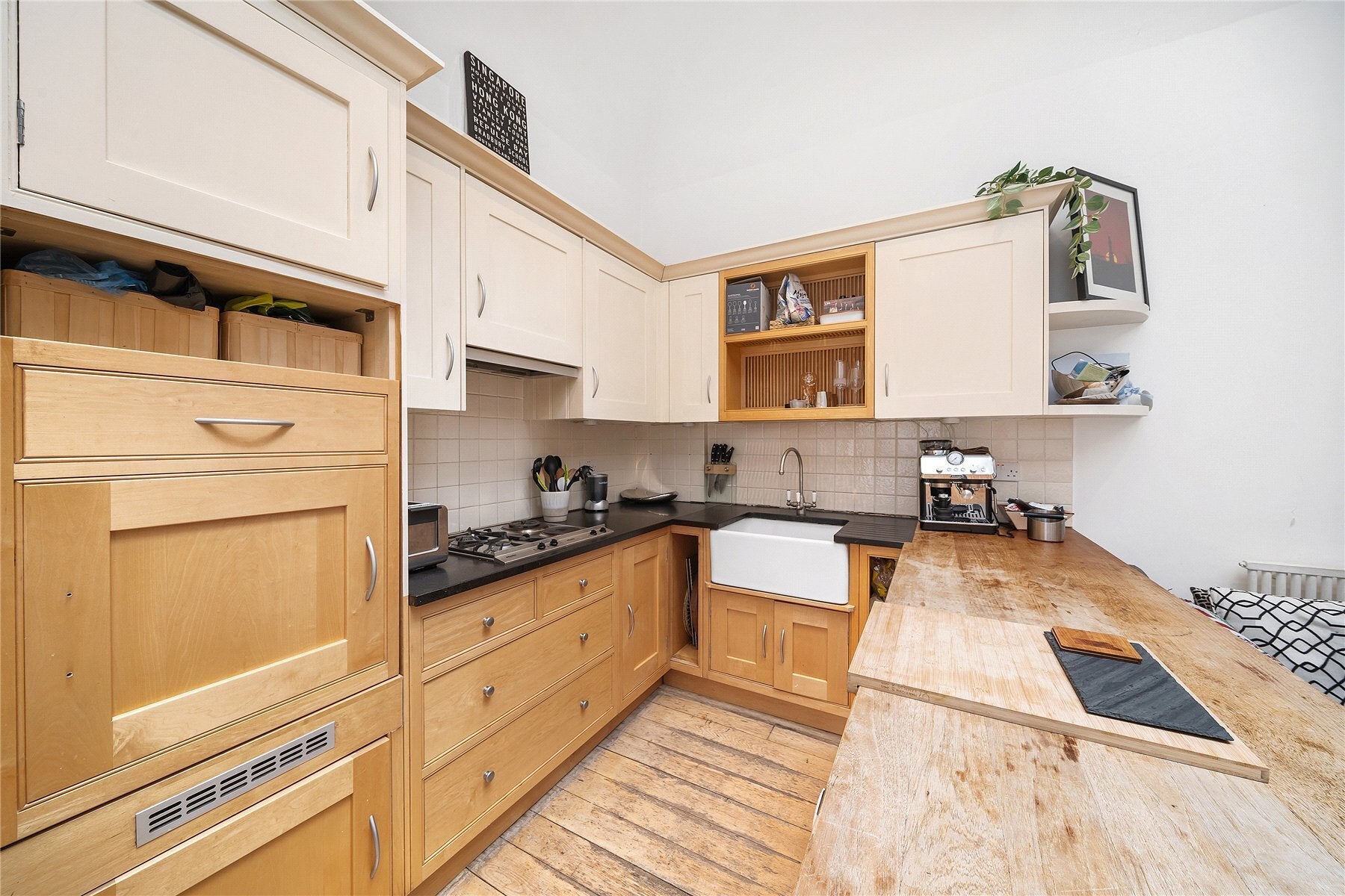 Flat Linden Gardens in Greater London