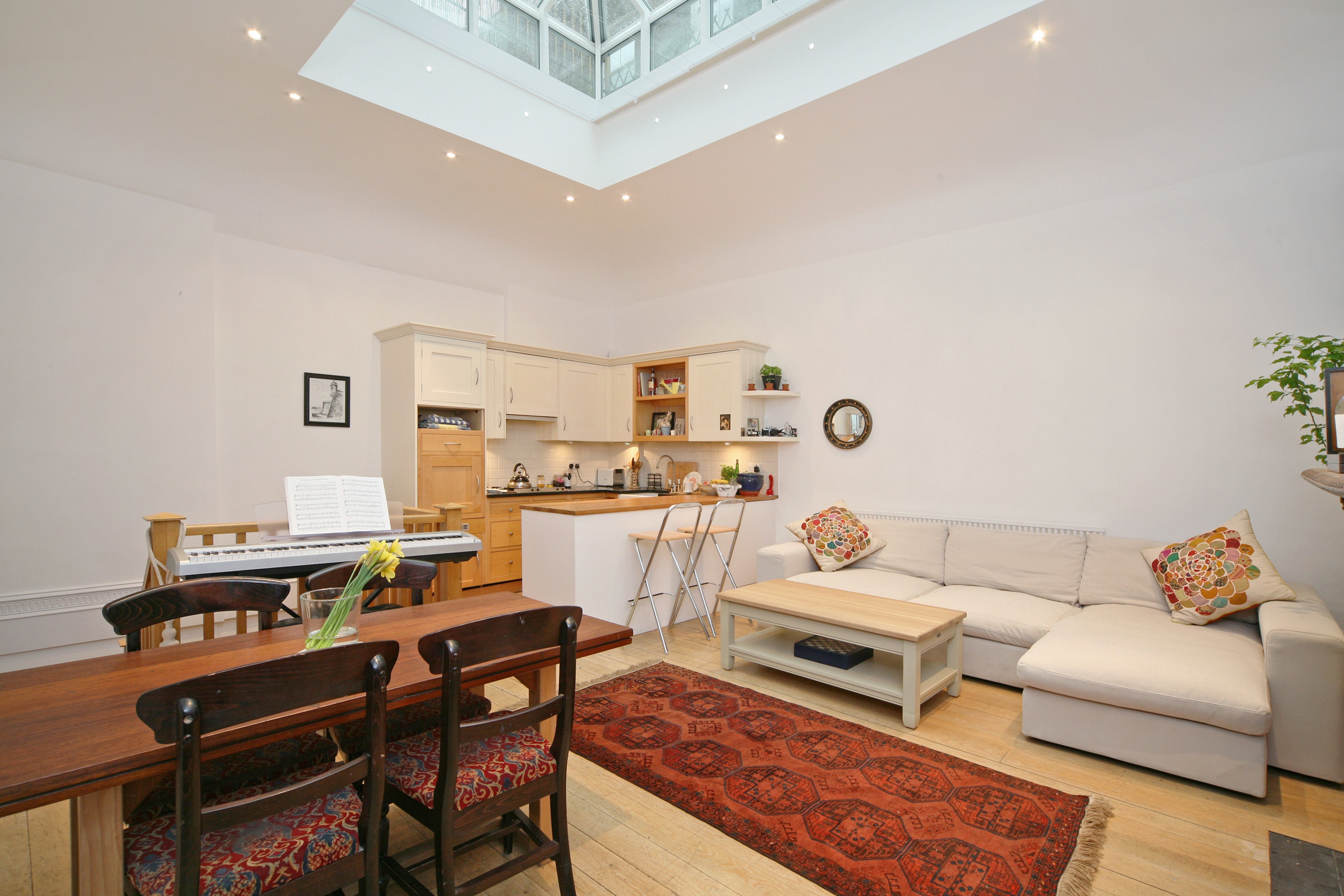 Flat Linden Gardens in Greater London