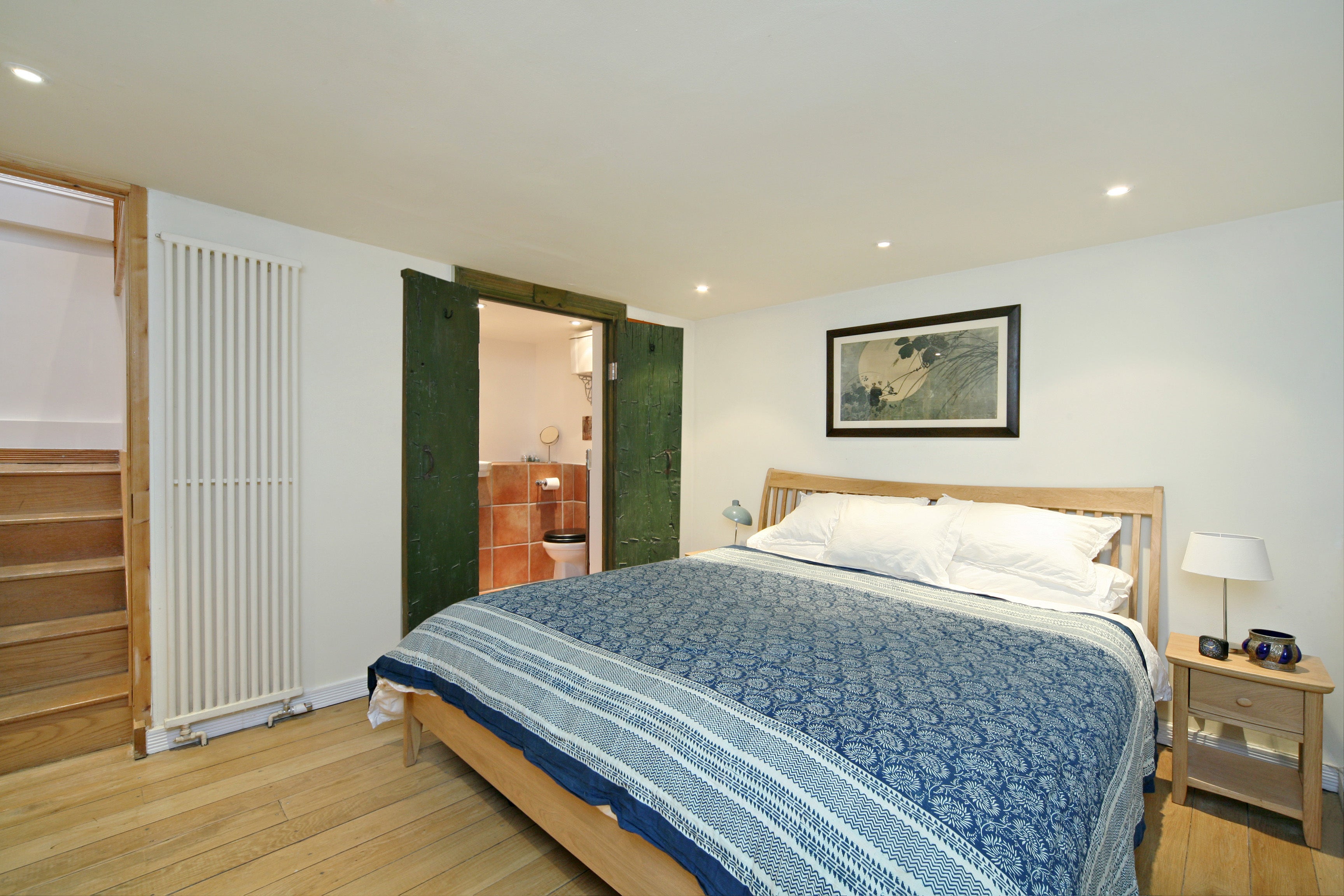 Flat Linden Gardens in Greater London