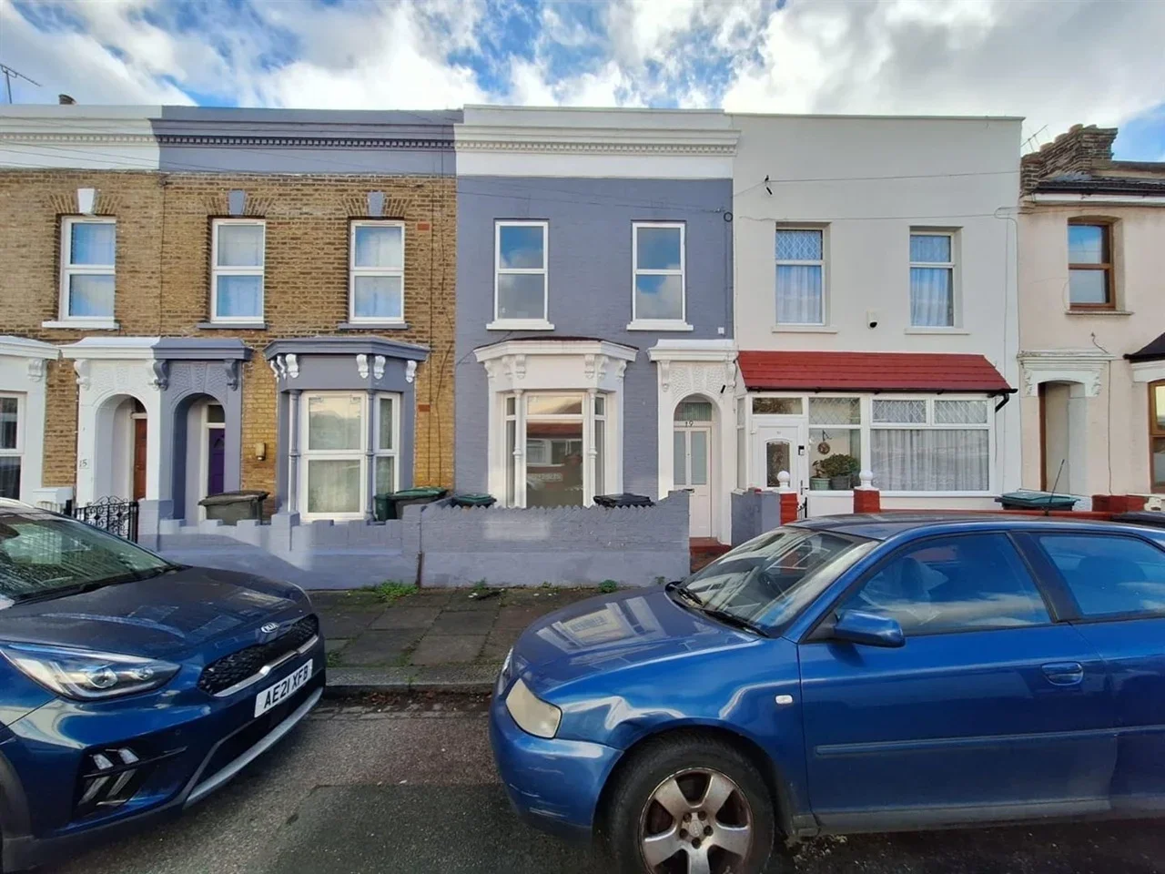 House Almond Road in Greater London