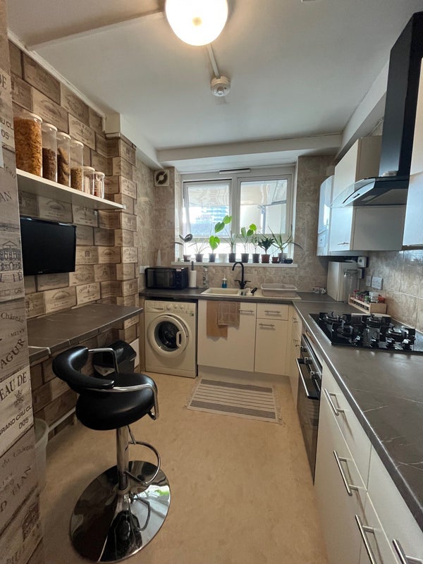 Room Tarling Street in Greater London