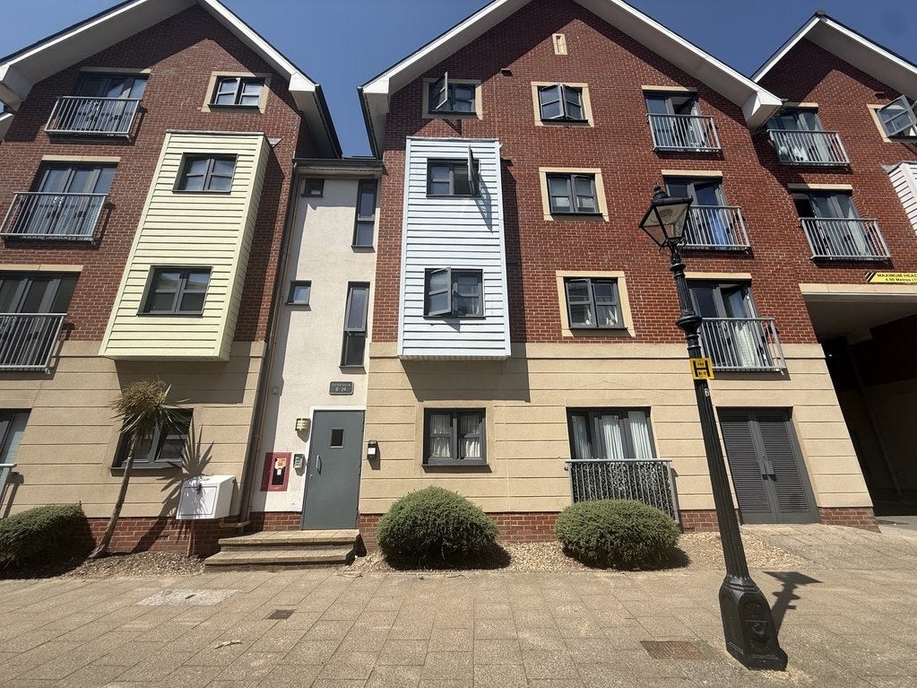 Flat St James's Street in Portsmouth