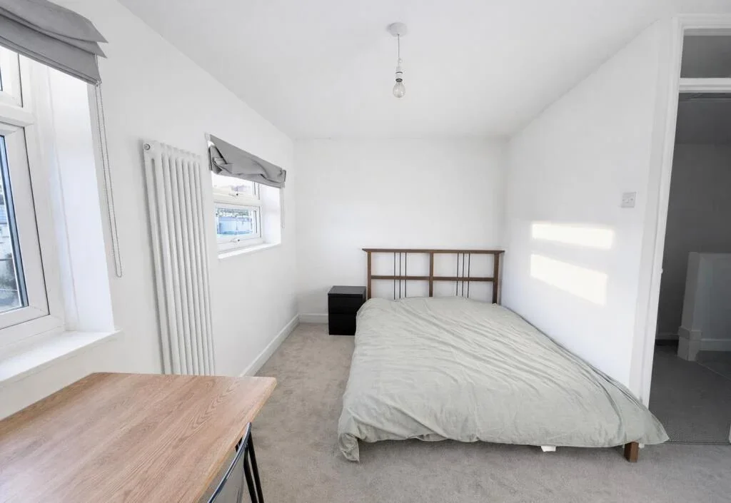 House Southwood Close in Greater London