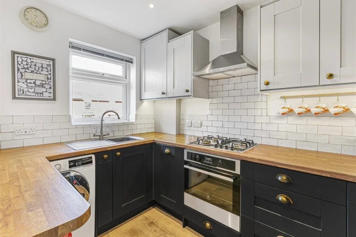 House Southwood Close in Greater London