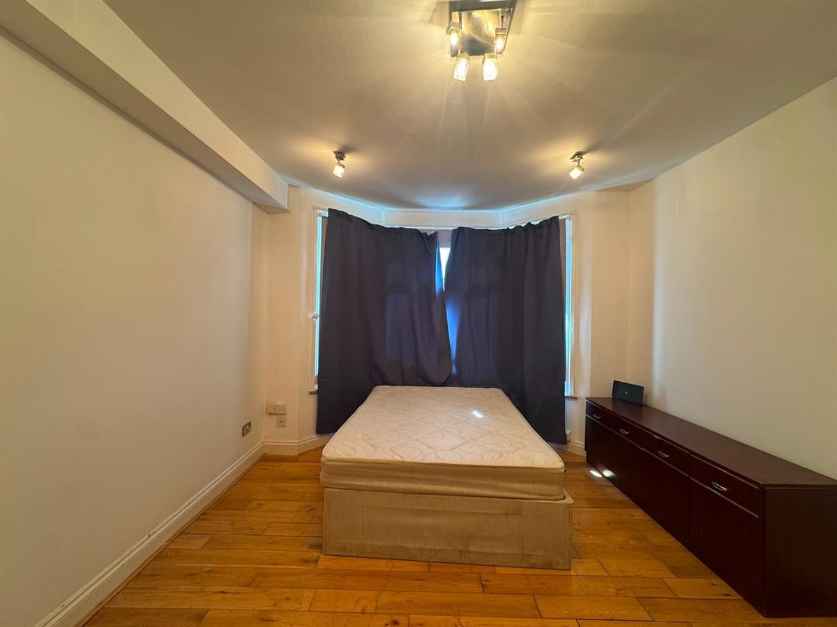 Flat Heath Road in Greater London